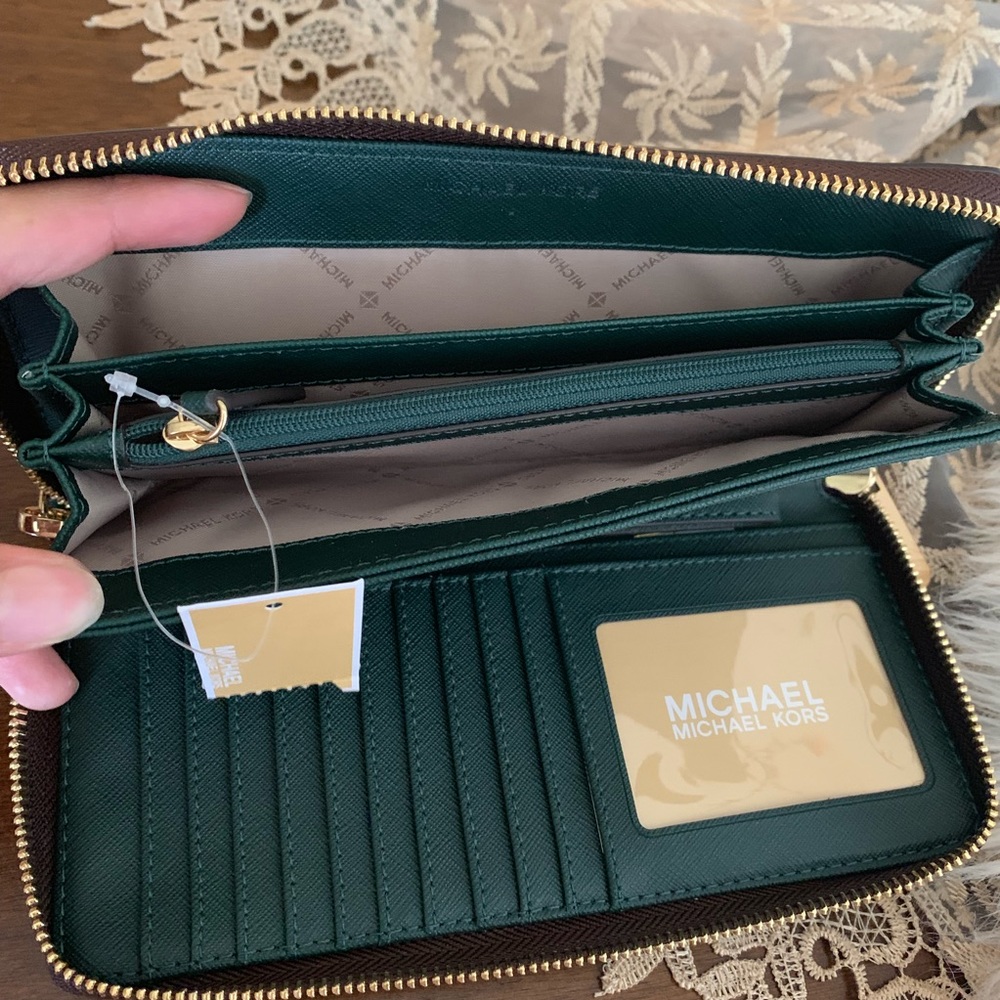 Full size wallet ๐ green MK logo - Picture 2 of 5
